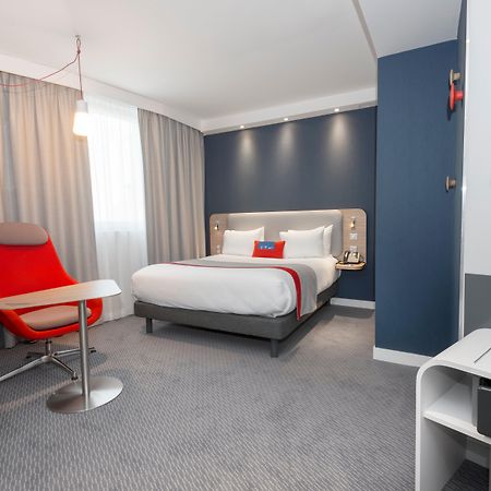 Holiday Inn Express Paris - Velizy By Ihg Exteriör bild