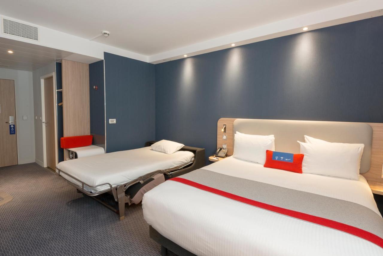 Holiday Inn Express Paris - Velizy By Ihg Exteriör bild