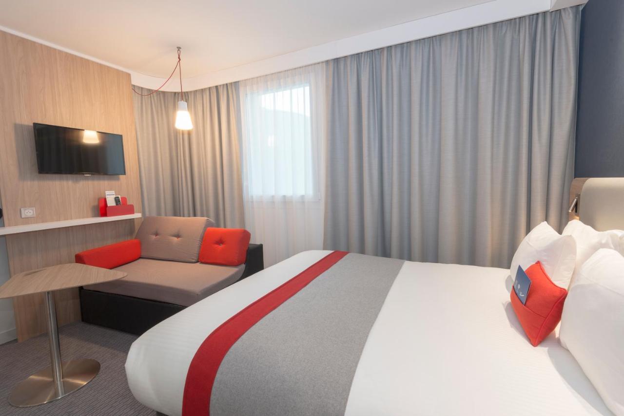 Holiday Inn Express Paris - Velizy By Ihg Exteriör bild