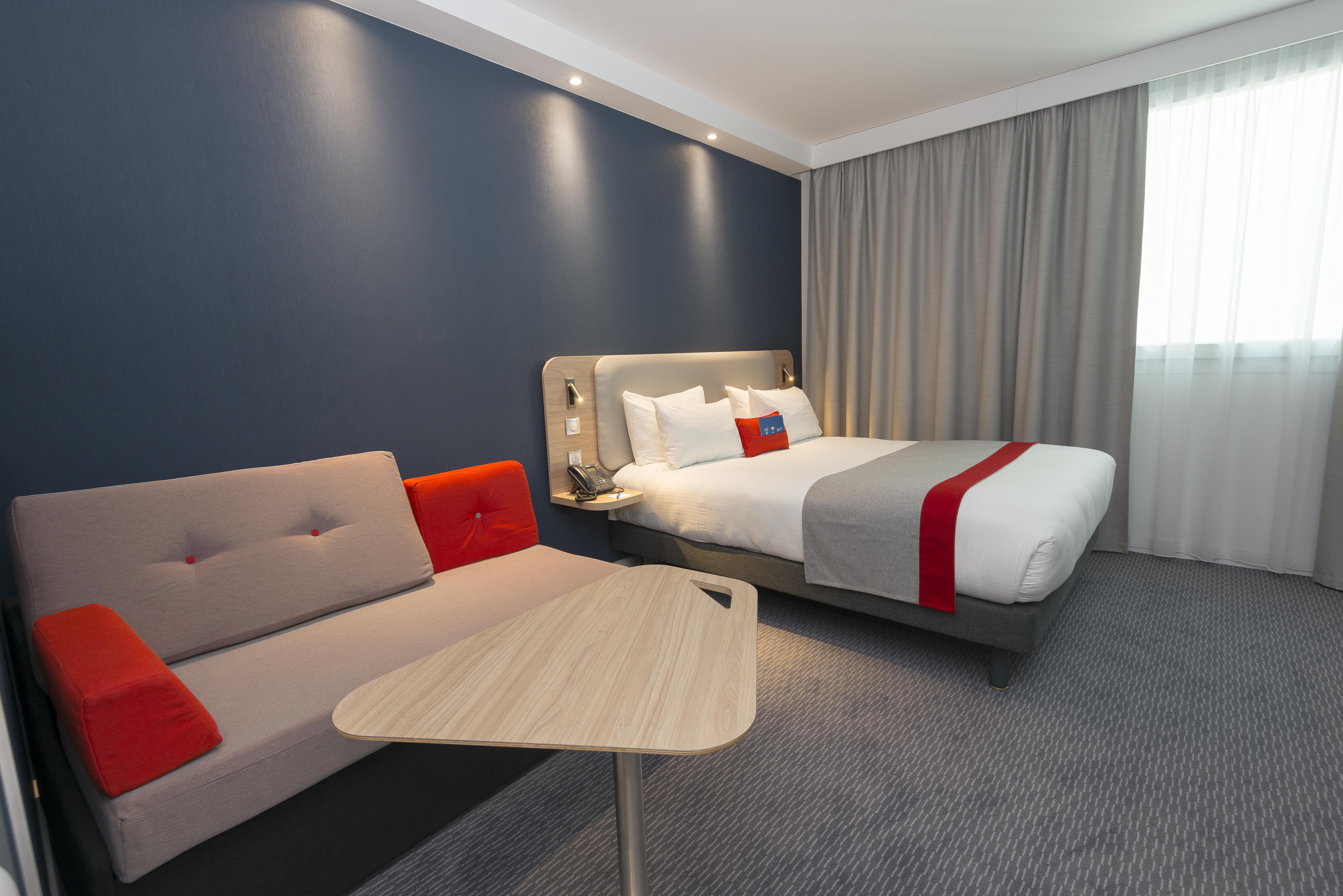 Holiday Inn Express Paris - Velizy By Ihg Exteriör bild