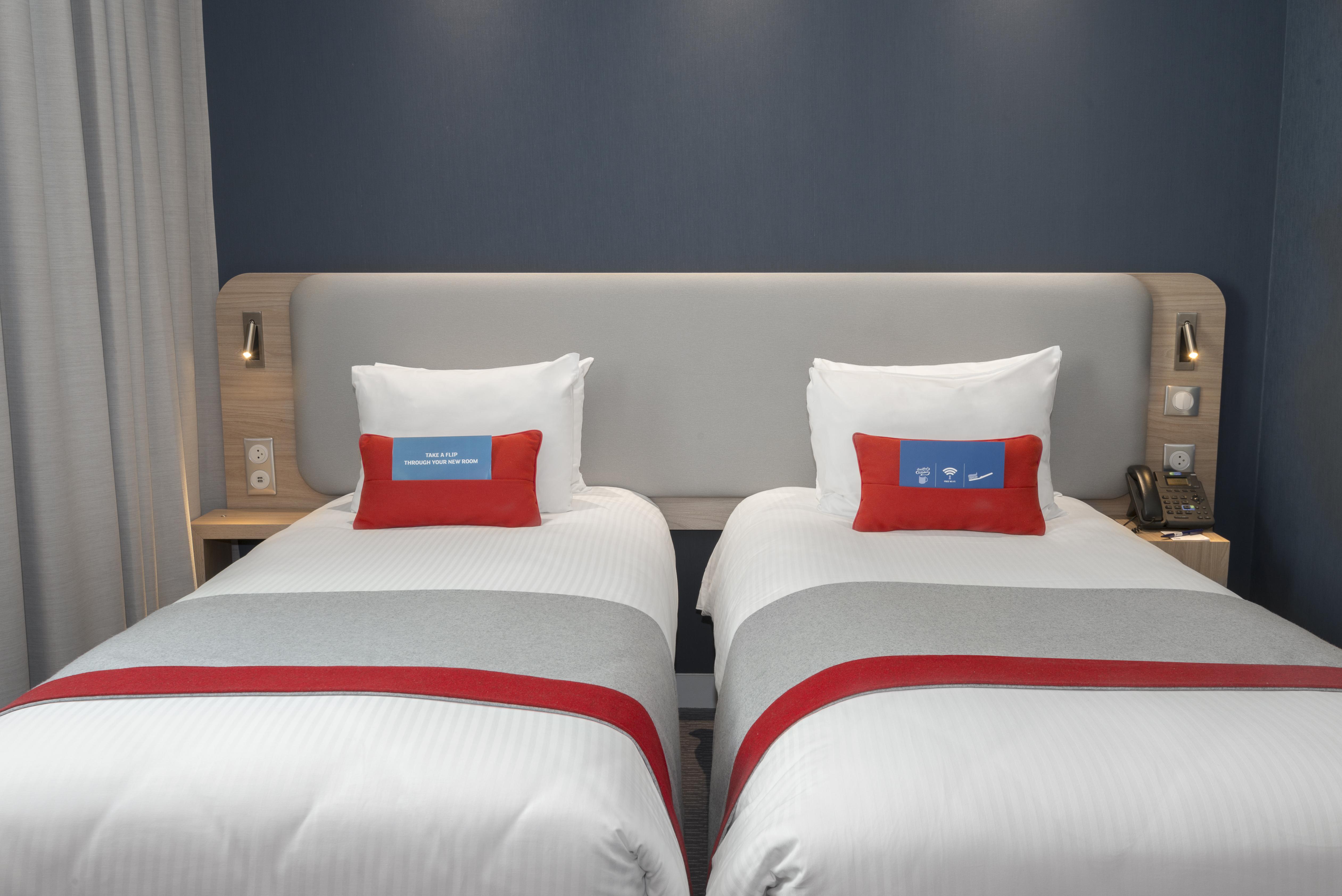Holiday Inn Express Paris - Velizy By Ihg Exteriör bild