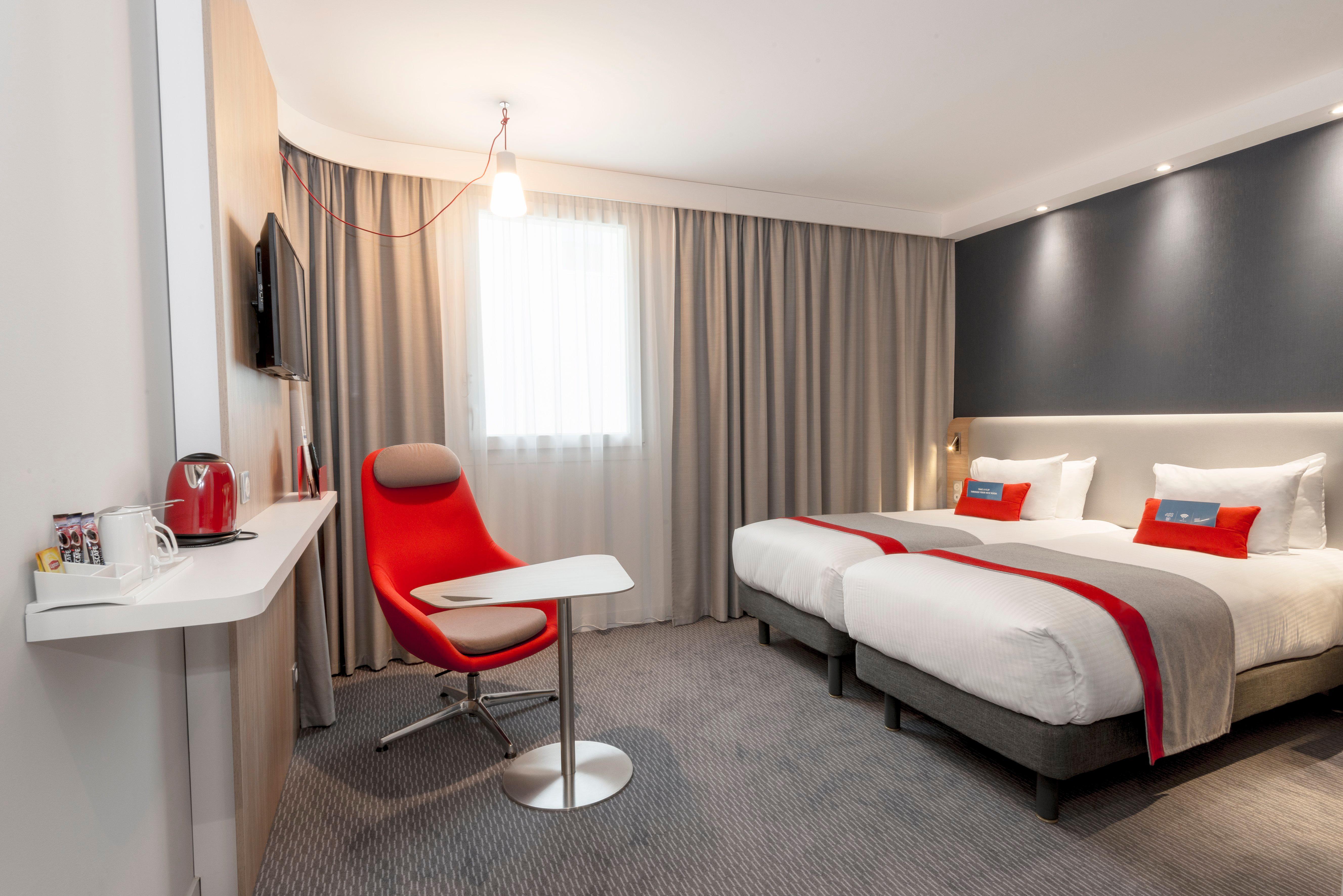 Holiday Inn Express Paris - Velizy By Ihg Exteriör bild
