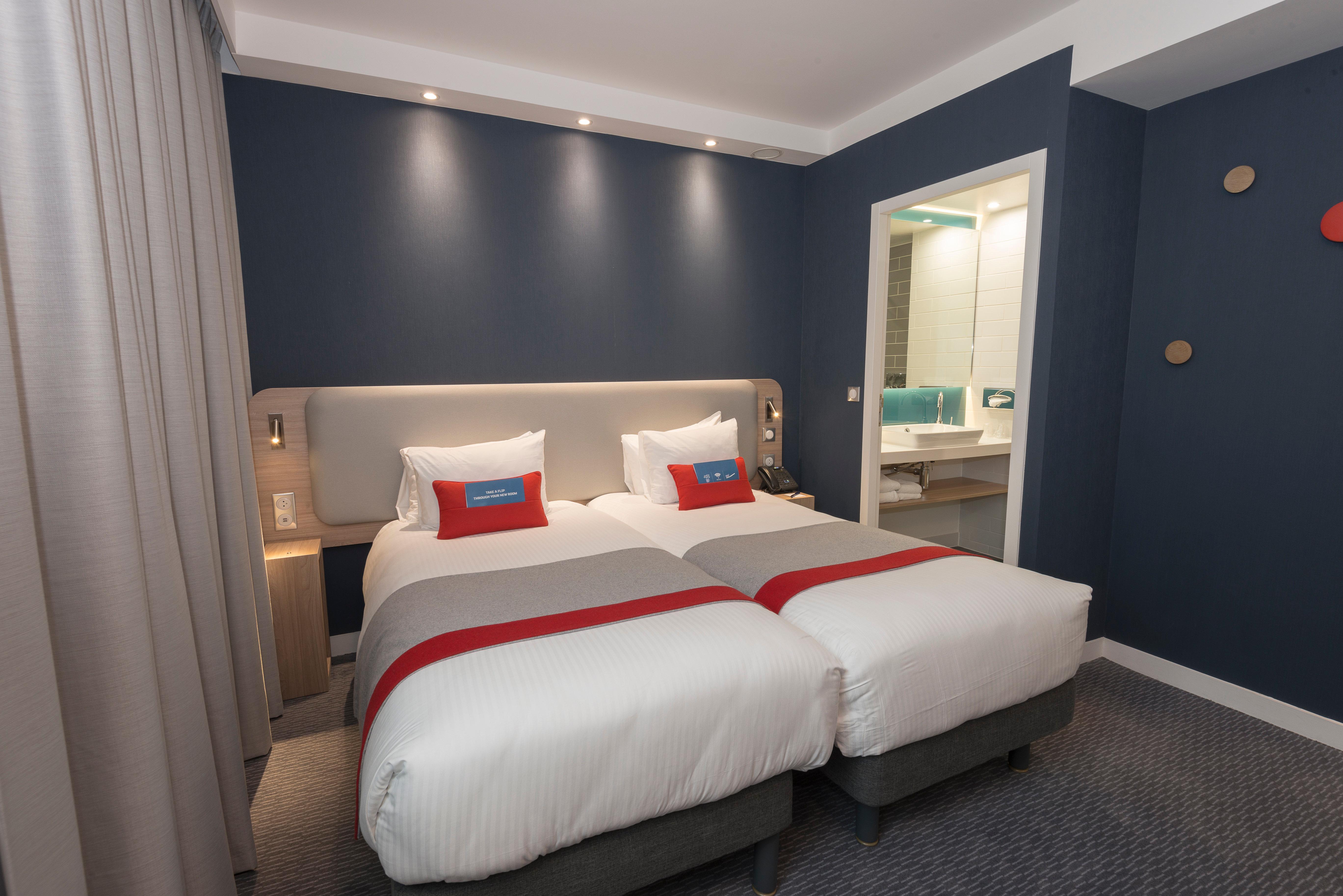 Holiday Inn Express Paris - Velizy By Ihg Exteriör bild