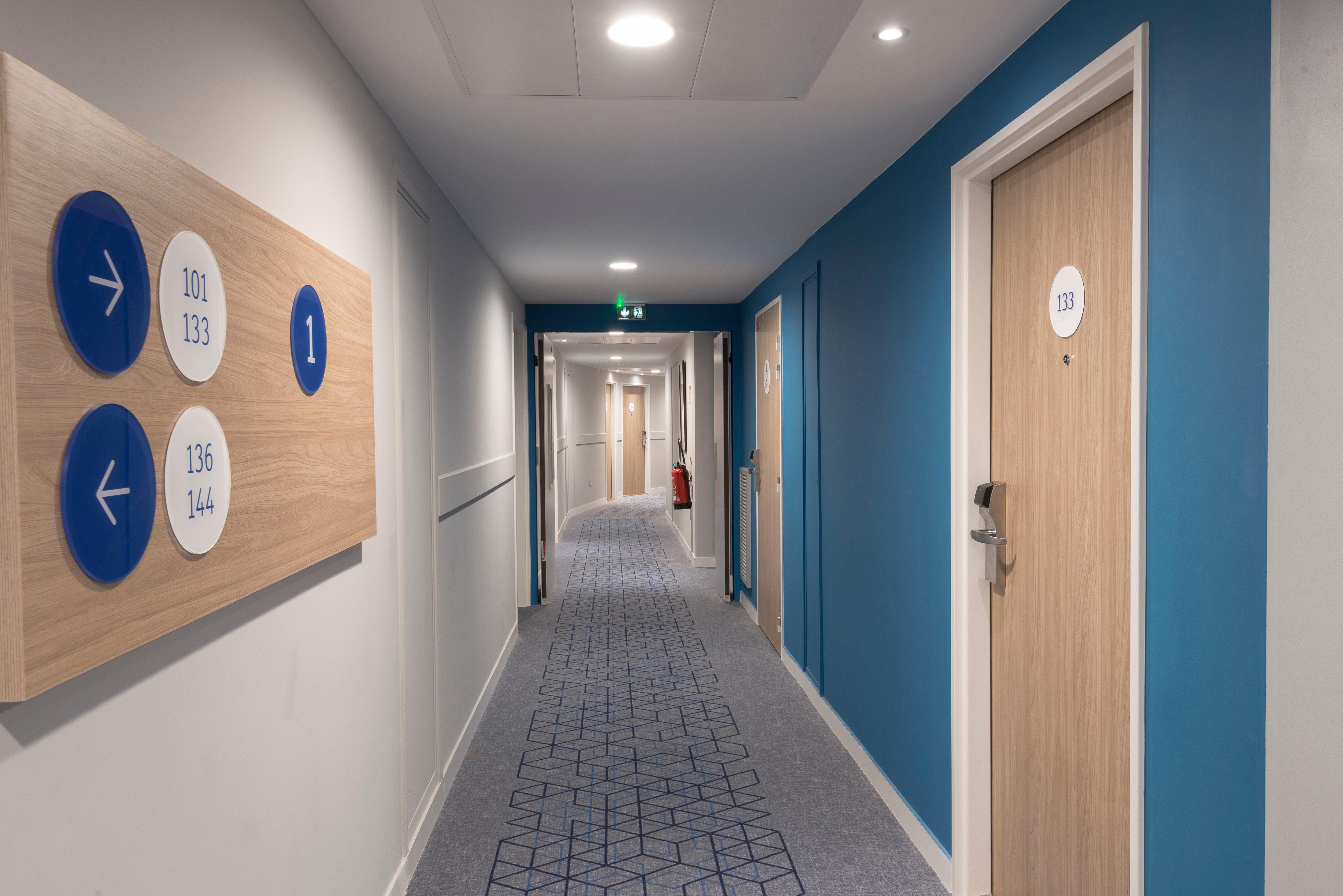 Holiday Inn Express Paris - Velizy By Ihg Exteriör bild