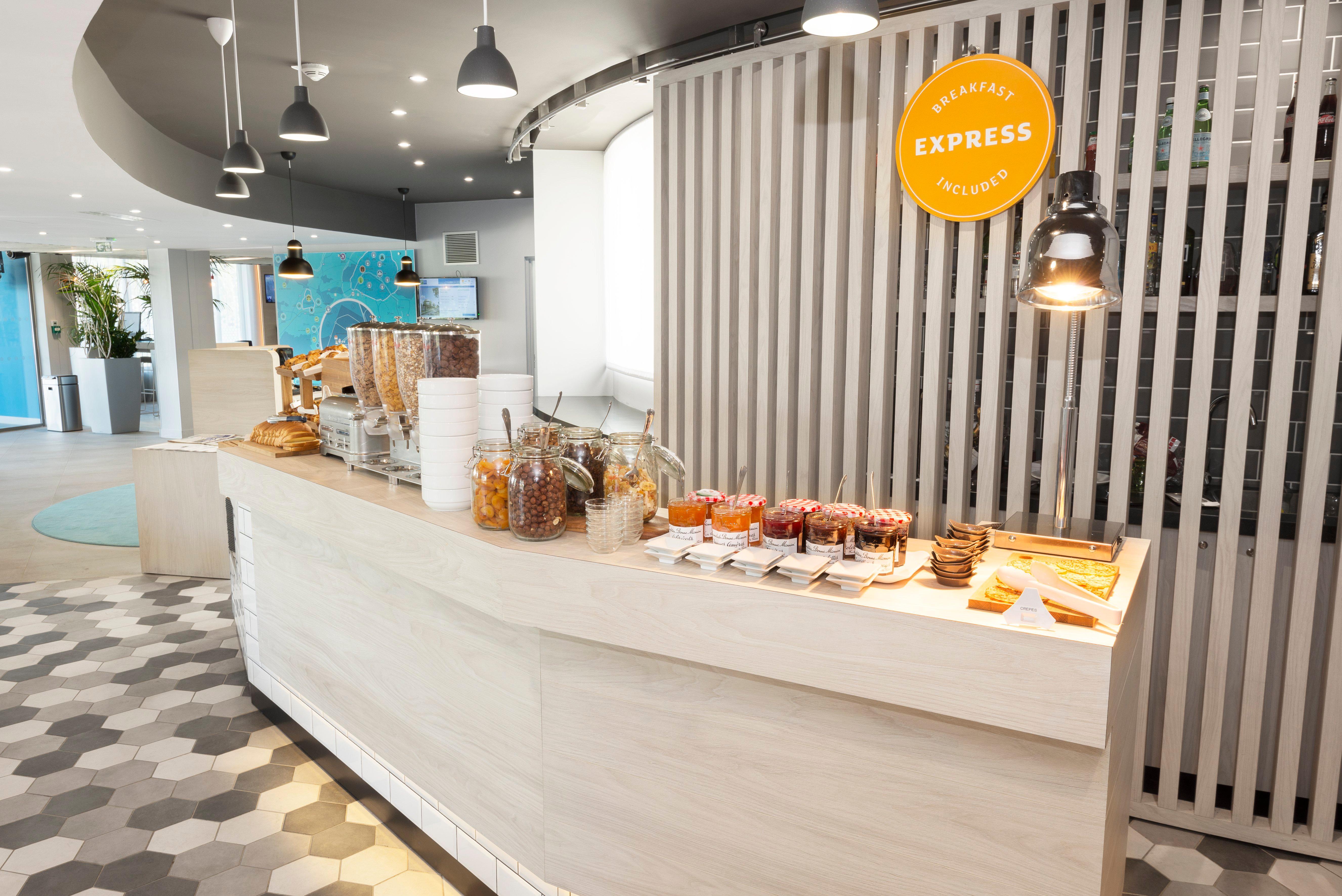 Holiday Inn Express Paris - Velizy By Ihg Exteriör bild