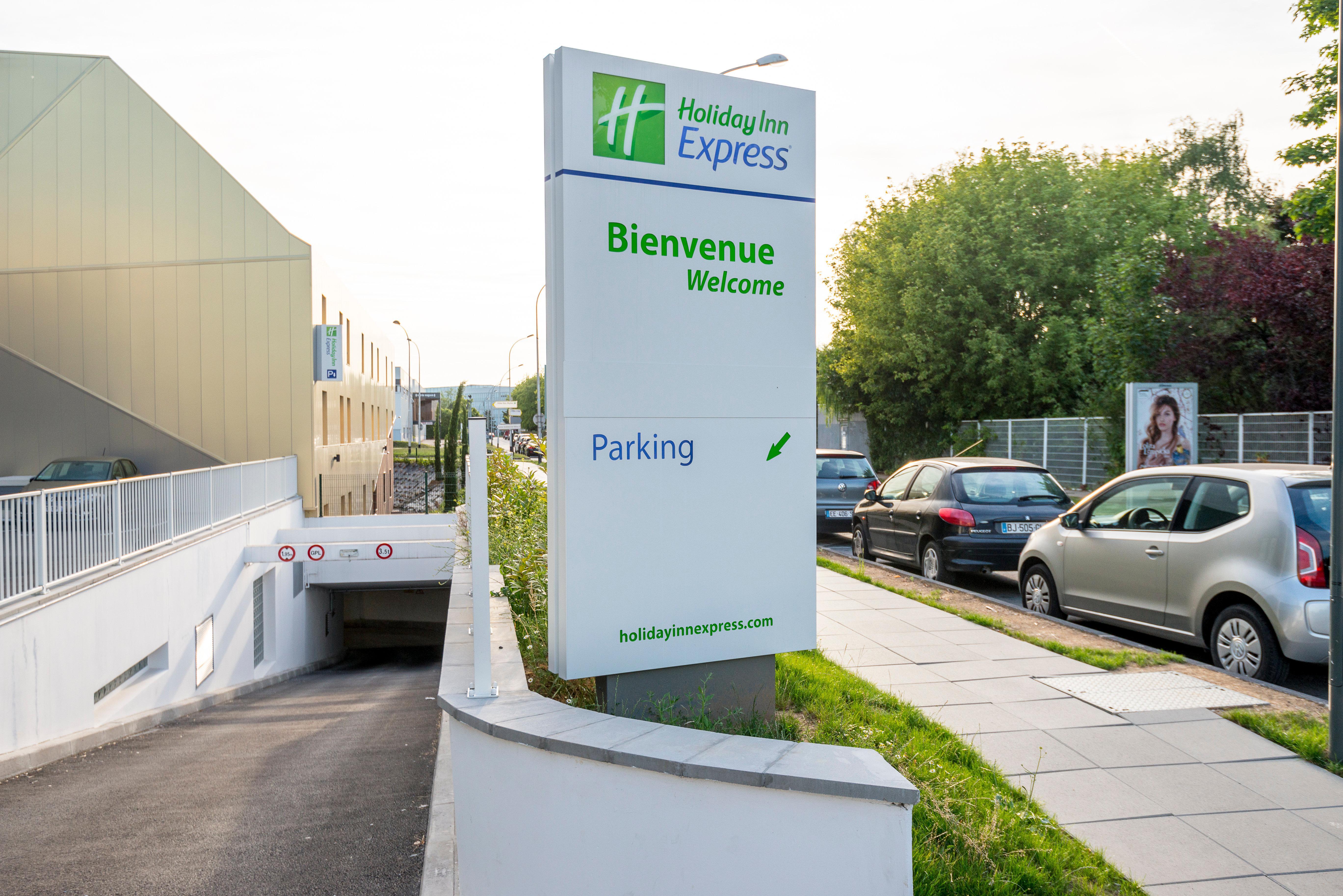 Holiday Inn Express Paris - Velizy By Ihg Exteriör bild