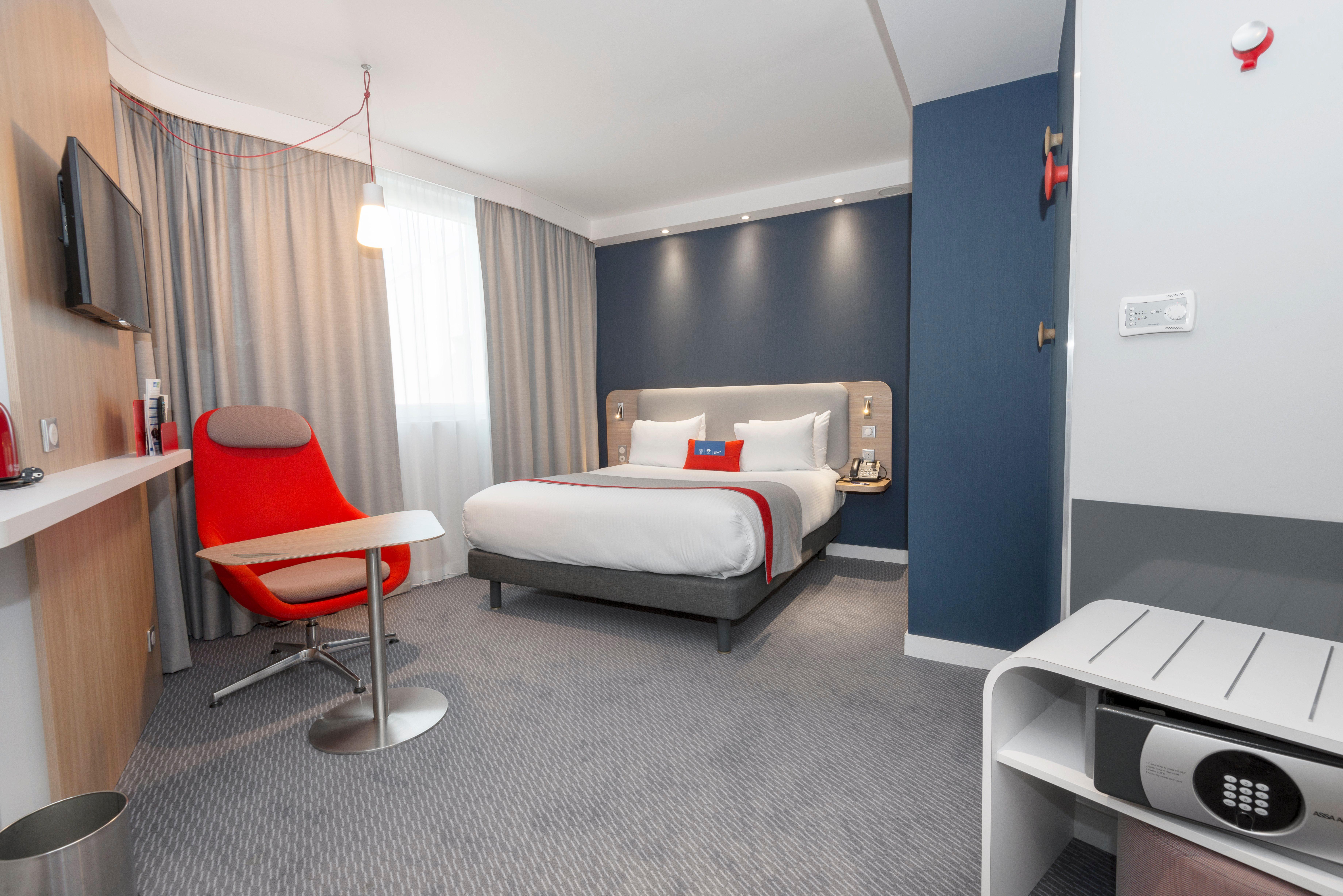 Holiday Inn Express Paris - Velizy By Ihg Exteriör bild