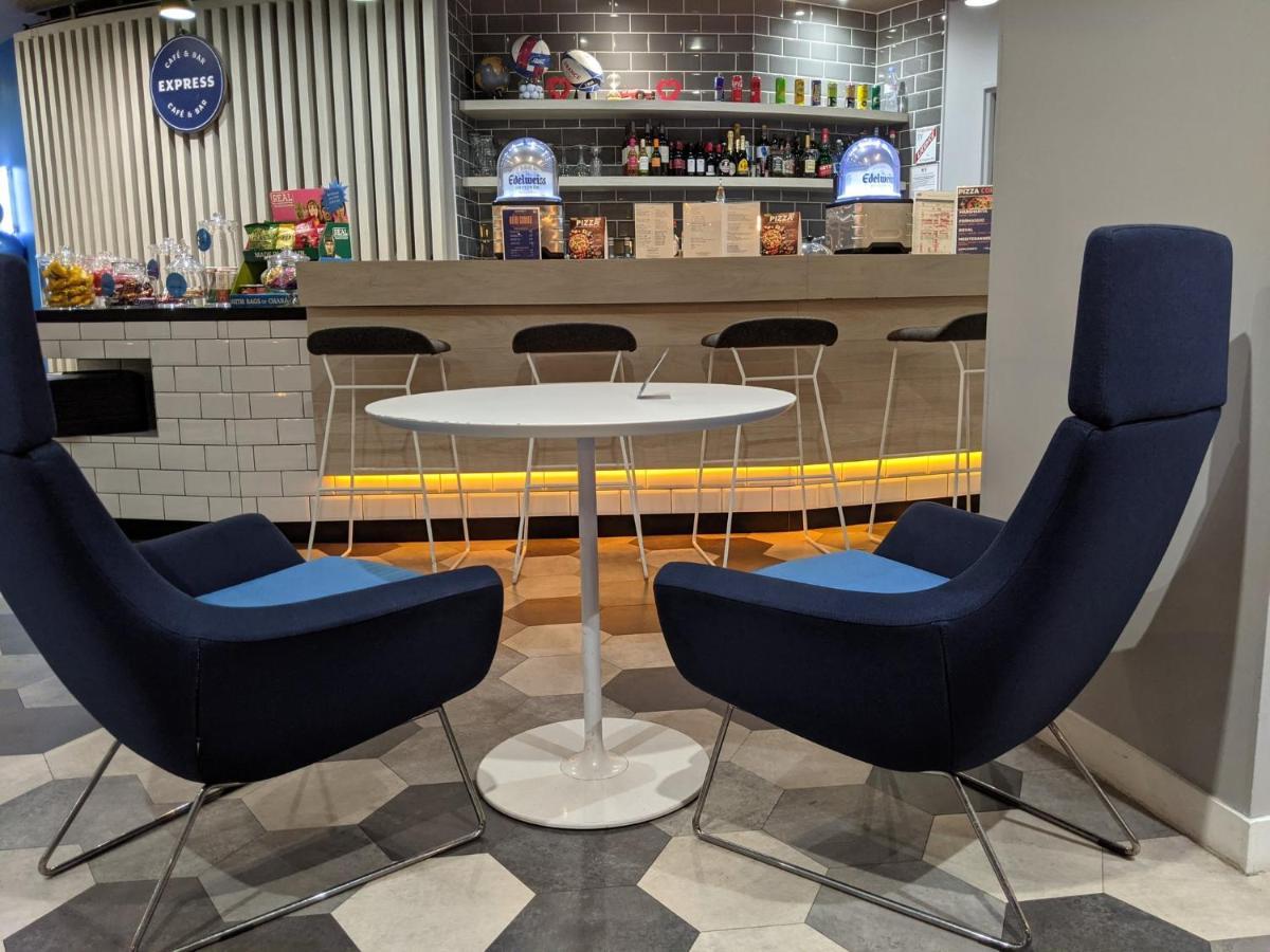 Holiday Inn Express Paris - Velizy By Ihg Exteriör bild