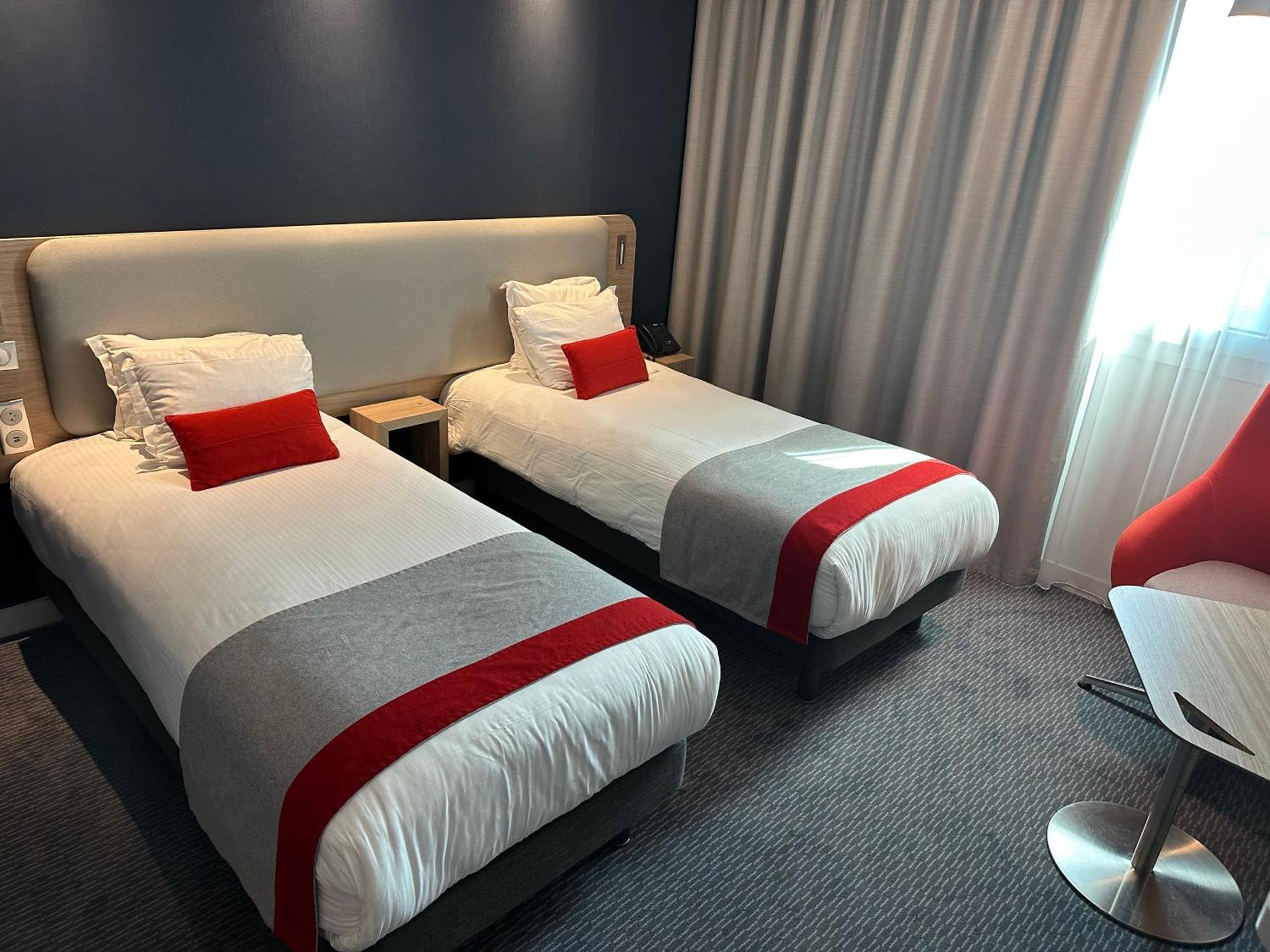 Holiday Inn Express Paris - Velizy By Ihg Exteriör bild
